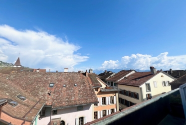 2.5 PIECES AU COEUR DE LUTRY AVEC BALCON