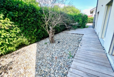 BEL APPARTEMENT AVEC TERRASSE ET PISCINE COMMUNE