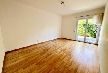 BEL APPARTEMENT AVEC TERRASSE ET PISCINE COMMUNE