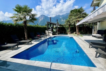 BEL APPARTEMENT AVEC TERRASSE ET PISCINE COMMUNE