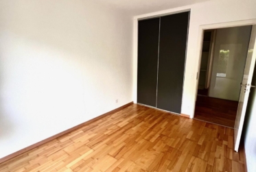 BEL APPARTEMENT AVEC TERRASSE ET PISCINE COMMUNE