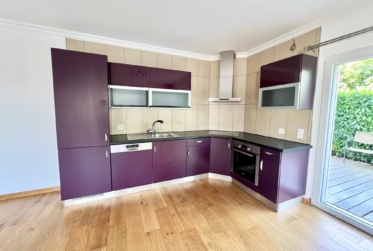 BEL APPARTEMENT AVEC TERRASSE ET PISCINE COMMUNE
