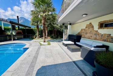 BEL APPARTEMENT AVEC TERRASSE ET PISCINE COMMUNE