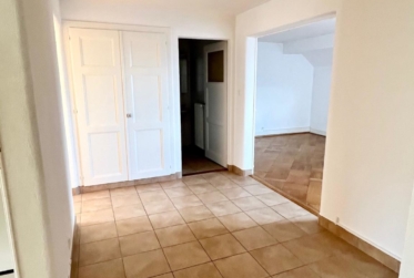 2.5 PIECES AU COEUR DE LUTRY AVEC BALCON