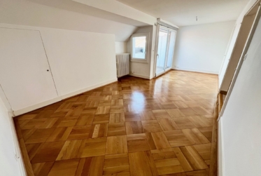 2.5 PIECES AU COEUR DE LUTRY AVEC BALCON