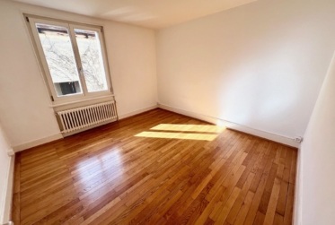 2.5 PIECES AU COEUR DE LUTRY AVEC BALCON