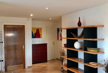 APPARTEMENT MEUBLE QUARTIER CHAILLY AVEC VUE SUR LE LAC