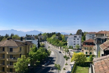 APPARTEMENT MEUBLE QUARTIER CHAILLY AVEC VUE SUR LE LAC