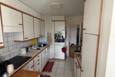 Superbe appartement de 3.5 pièces au 2ème étage d'un immeuble à 10 minutes à pieds du bord du lac.