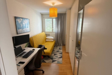 Superbe appartement de 3.5 pièces au 2ème étage d'un immeuble à 10 minutes à pieds du bord du lac.