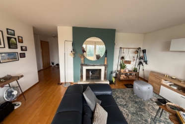 Superbe appartement de 3.5 pièces au 2ème étage d'un immeuble à 10 minutes à pieds du bord du lac.