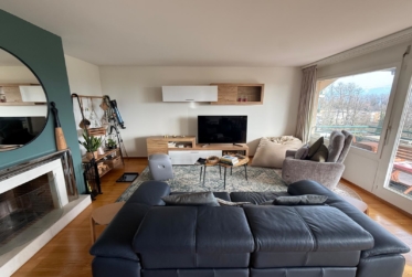 Superbe appartement de 3.5 pièces au 2ème étage d'un immeuble à 10 minutes à pieds du bord du lac.