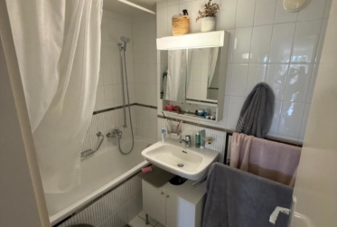 Superbe appartement de 3.5 pièces au 2ème étage d'un immeuble à 10 minutes à pieds du bord du lac.