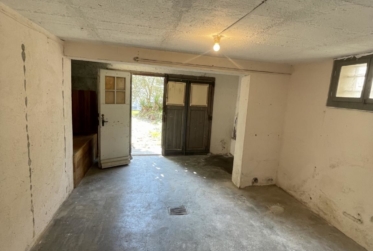 Garage (dépôt) proche du centre-ville