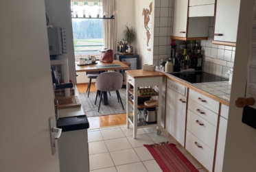 Superbe appartement de 3.5 pièces au 2ème étage d'un immeuble à 10 minutes à pieds du bord du lac.